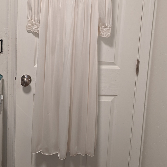 Vtg ShadowlineIvory Nightgown & Robe Set Sz S Lace Full Length. - Picture 10 of 16
